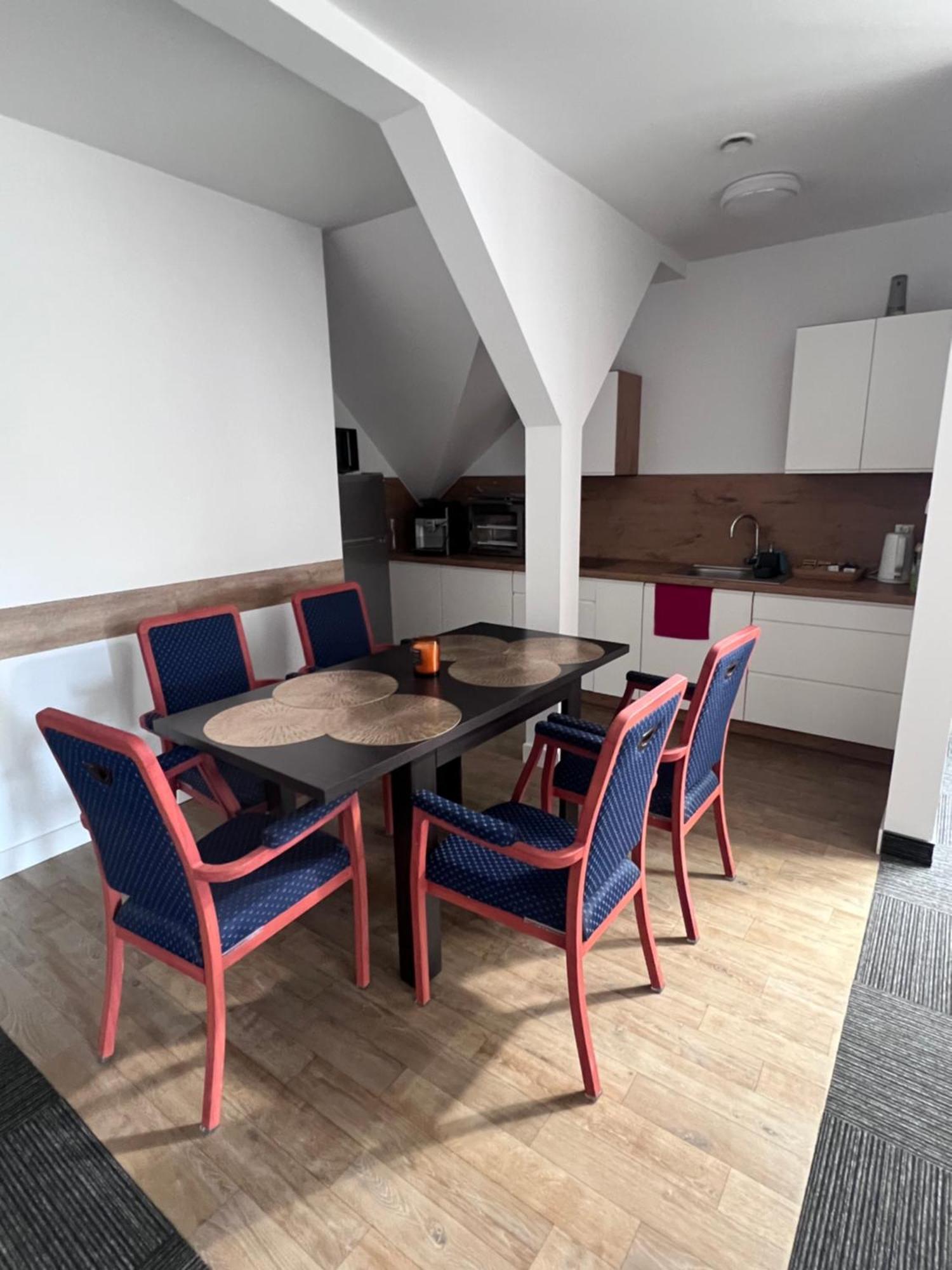 Apartamenty Divemed Jelenia Gora Bagian luar foto